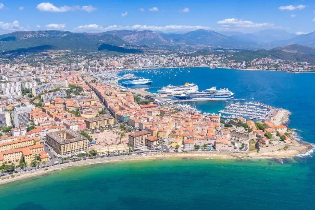 CBD sur l'ile Corse a Ajaccio